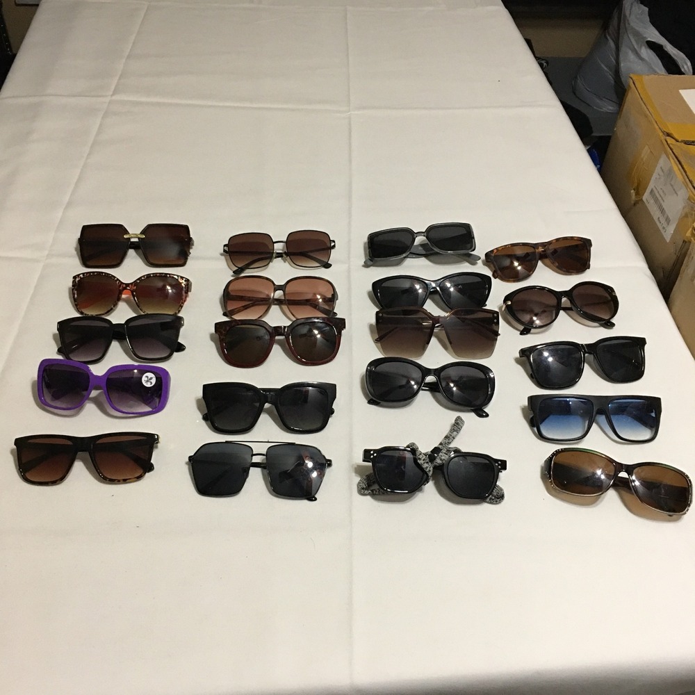 Lot of 21 Mixed Brand Sunglasses Women One Size Multi-Color Fashion Eyewear